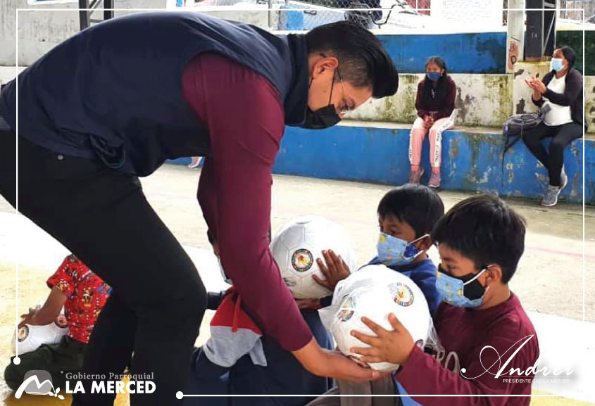 DEPORTE - ENTREGA DE BALONES 