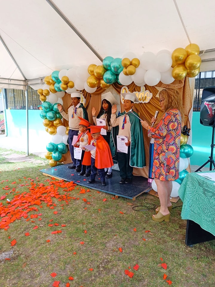 ¡Clausura y Graduación Escuela Fiscal de Educación Básica Pedro Gosseal! 